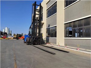 Marina gaffeltruck for å håndtere båter i marinaen